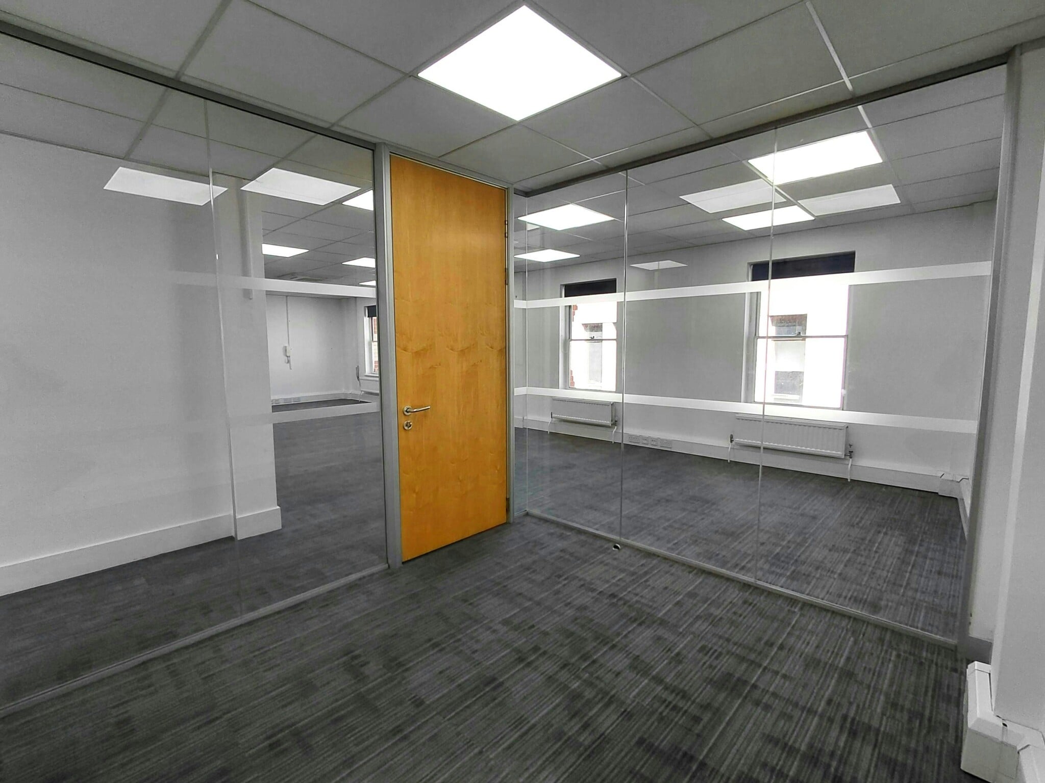 14-16 Cross St, Reading to rent Interior Photo- Image 1 of 6