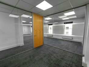 14-16 Cross St, Reading to rent Interior Photo- Image 1 of 6