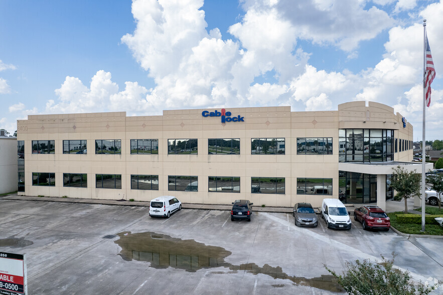 8400 N Sam Houston Pky W, Houston, TX for rent - Building Photo - Image 1 of 4