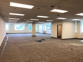 1301 4th Ave NW, Issaquah, WA to rent Interior Photo- Image 2 of 5