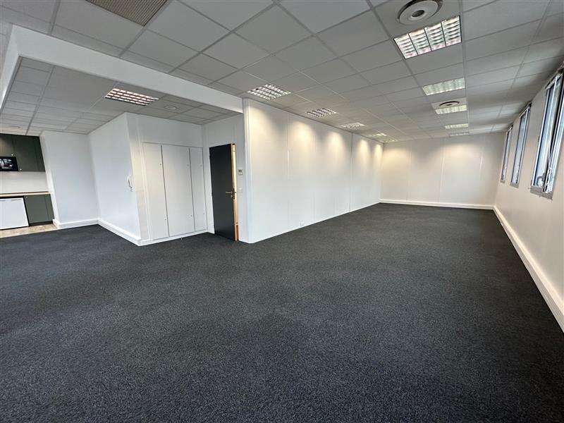 Office in Champs-sur-Marne to rent Interior Photo- Image 1 of 7