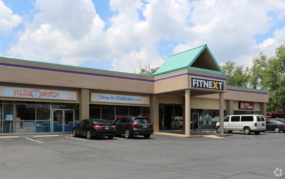 9717-9731 Montgomery Rd, Cincinnati, OH for rent - Building Photo - Image 1 of 5