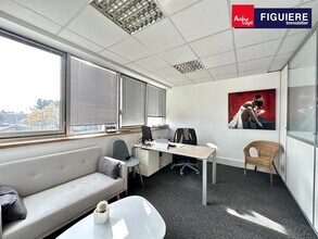 235 Rue Léon Foucault, Aix-en-Provence to rent Interior Photo- Image 1 of 7