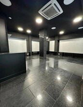 Retail in Madrid, Madrid to rent Interior Photo- Image 1 of 6