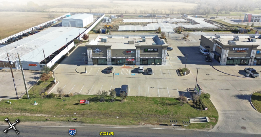 402 N Interstate Highway 45, Ennis, TX for rent - Building Photo - Image 3 of 8