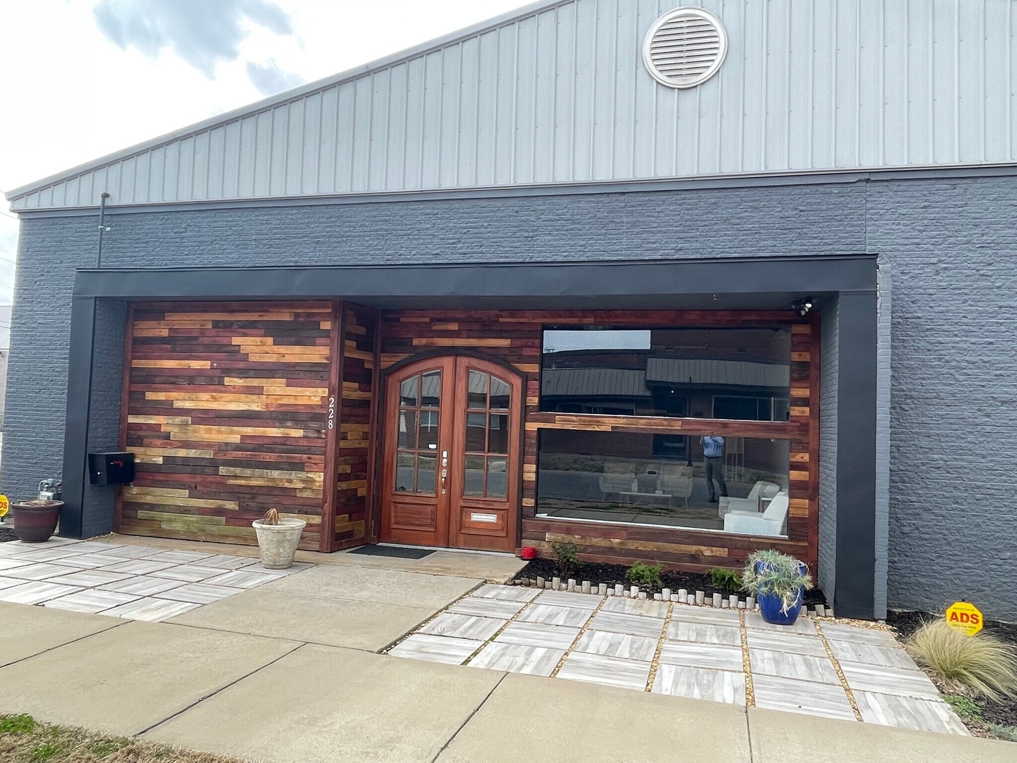 228 W Baltimore St, Jackson, TN for sale Building Photo- Image 1 of 1