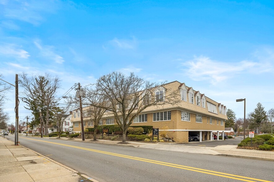 175 Washington Ave, Dumont, NJ for rent - Building Photo - Image 1 of 1