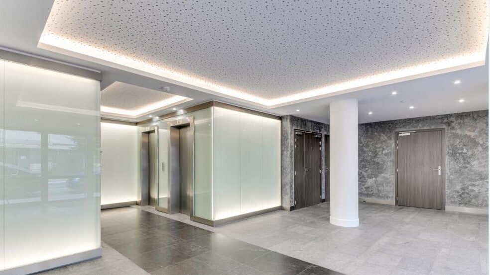 164-174 Rue Victor Hugo, Levallois-Perret to rent - Lobby - Image 2 of 12