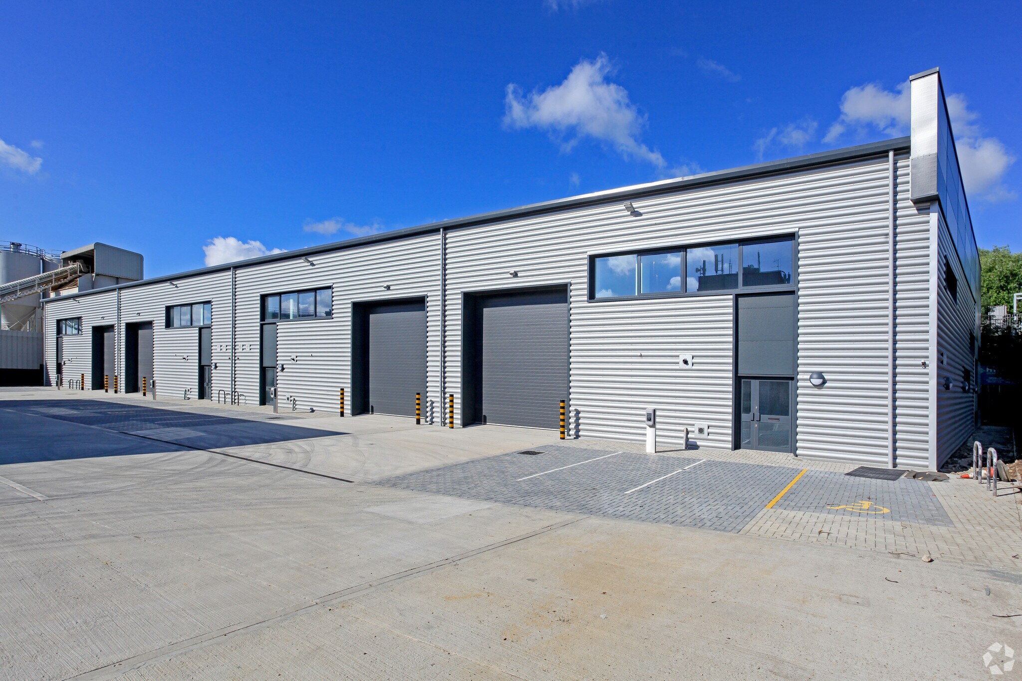 390 North Circular Rd, London for sale Primary Photo- Image 1 of 1