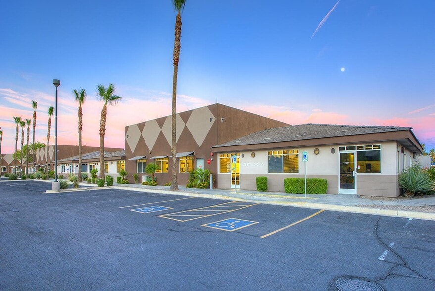 7200 W Bell Rd, Glendale, AZ to rent - Building Photo - Image 3 of 6