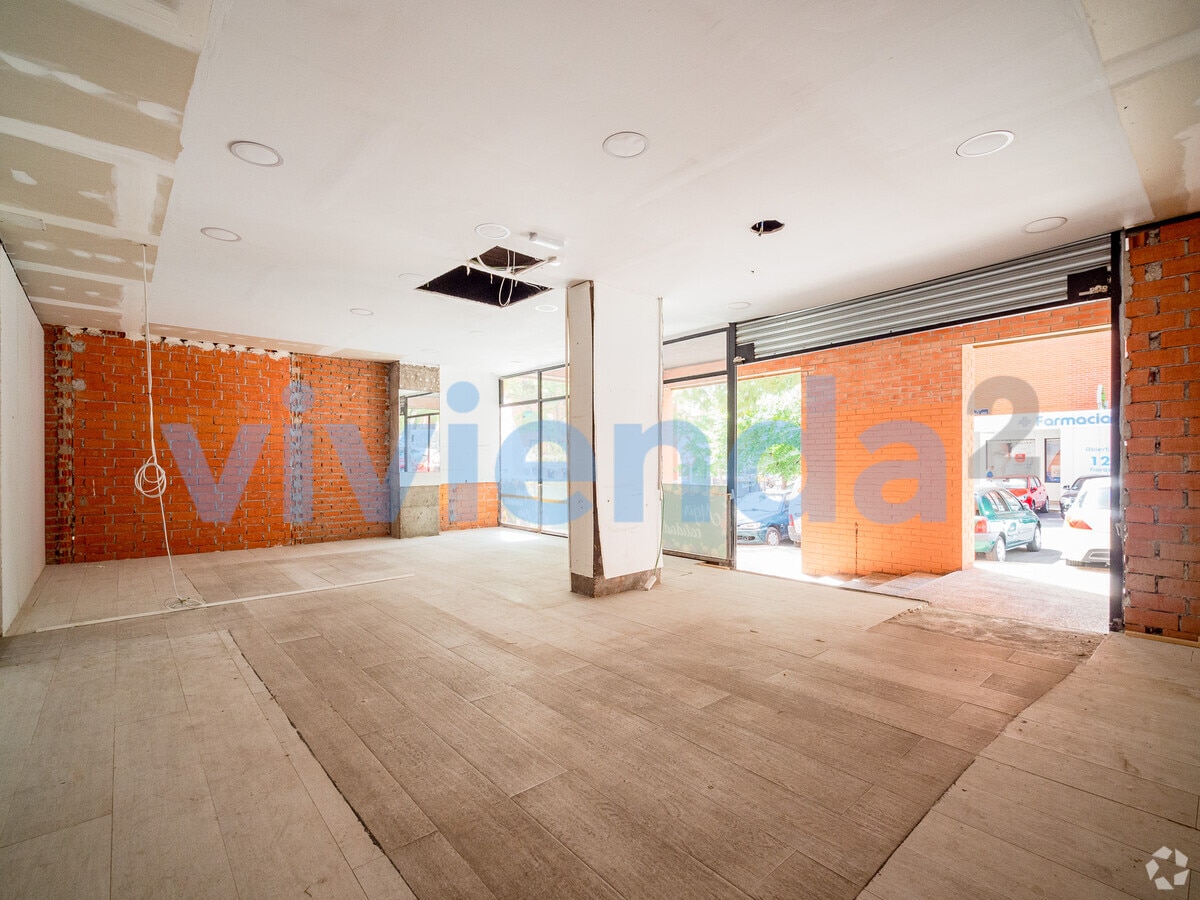 Madrid, MAD 28037 - Unit Puerta C, Esc. 1 -  - Interior Photo - Image 2 of 13