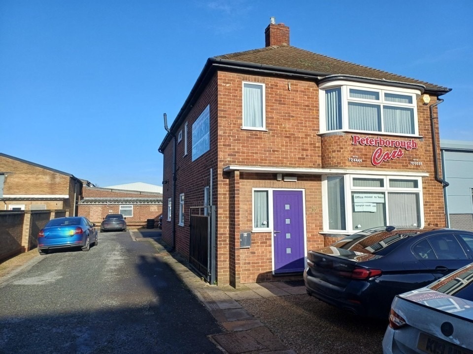 89 Fengate, Peterborough to rent Building Photo- Image 1 of 2