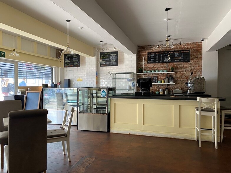 10-12 Main St, Bangor to rent - Building Photo - Image 3 of 7