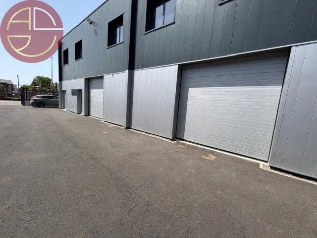 Location Entrepôt 212 m² à 682 m²