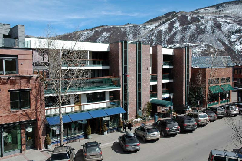 520 E Cooper Ave, Aspen, CO for rent - Primary Photo - Image 1 of 7