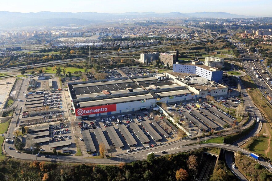 Retail in Barberà del Vallès, Barcelona for sale - Building Photo - Image 2 of 2