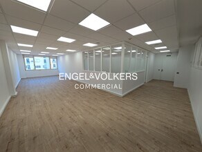 Office in Barcelona, Barcelona to rent Building Photo- Image 2 of 7