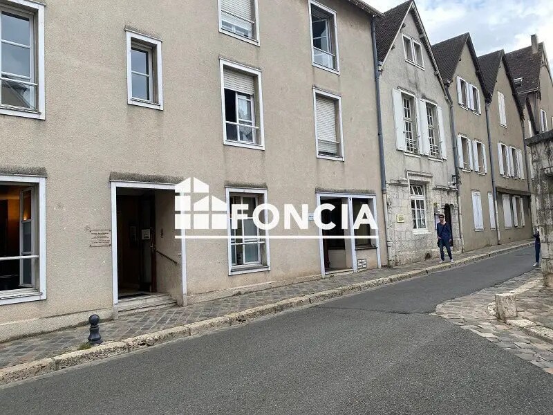 9 Place Jean Moulin, Chartres to rent Primary Photo- Image 1 of 7