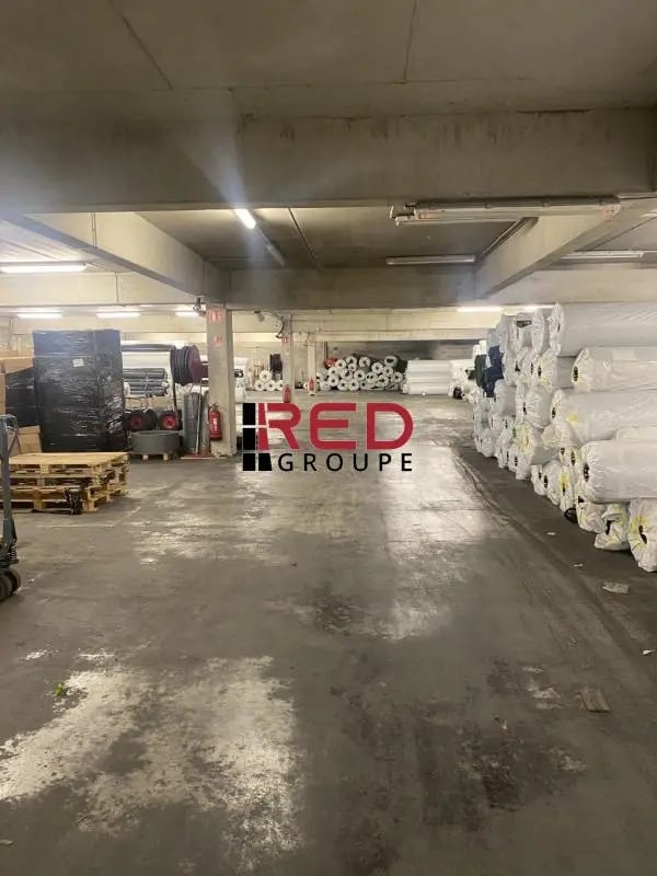Location Entrepôt 2 100 m² - Photo 1