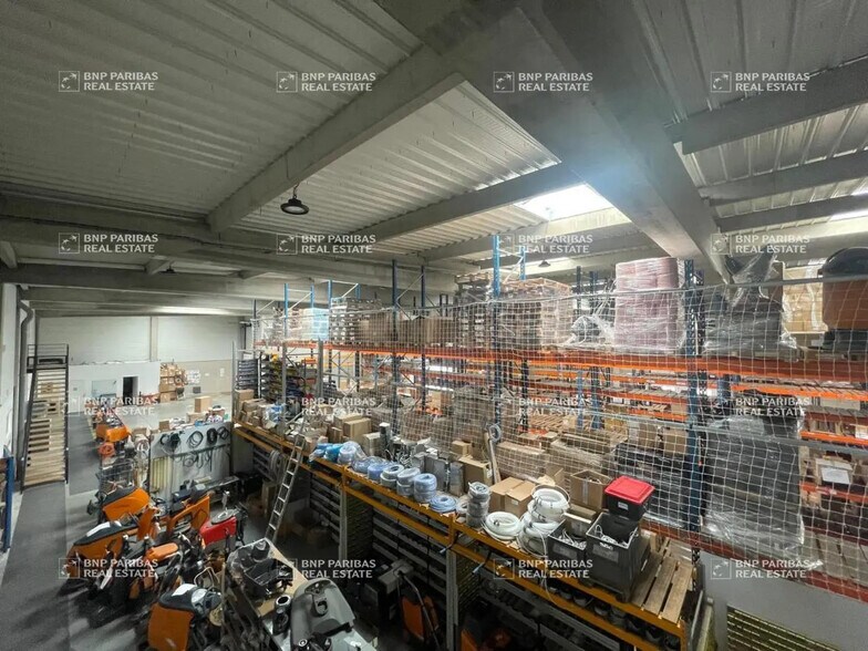 Light Industrial in Lesquin to rent - Interior Photo - Image 1 of 13