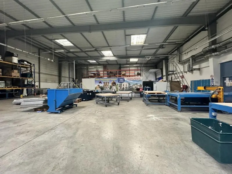 Light Industrial in La Courneuve to rent Interior Photo- Image 1 of 13