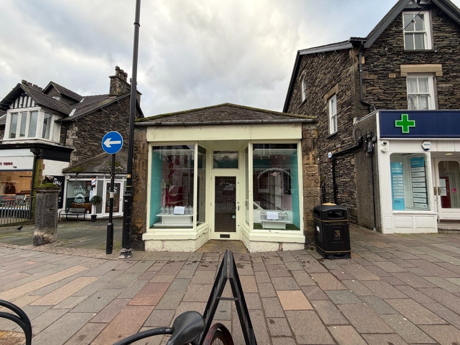 12 Crescent Rd, Windermere to rent Primary Photo- Image 1 of 3