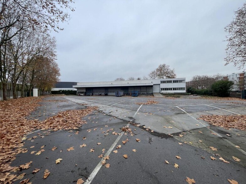 Industrial in Villeneuve-la-Garenne to rent - Building Photo - Image 3 of 30