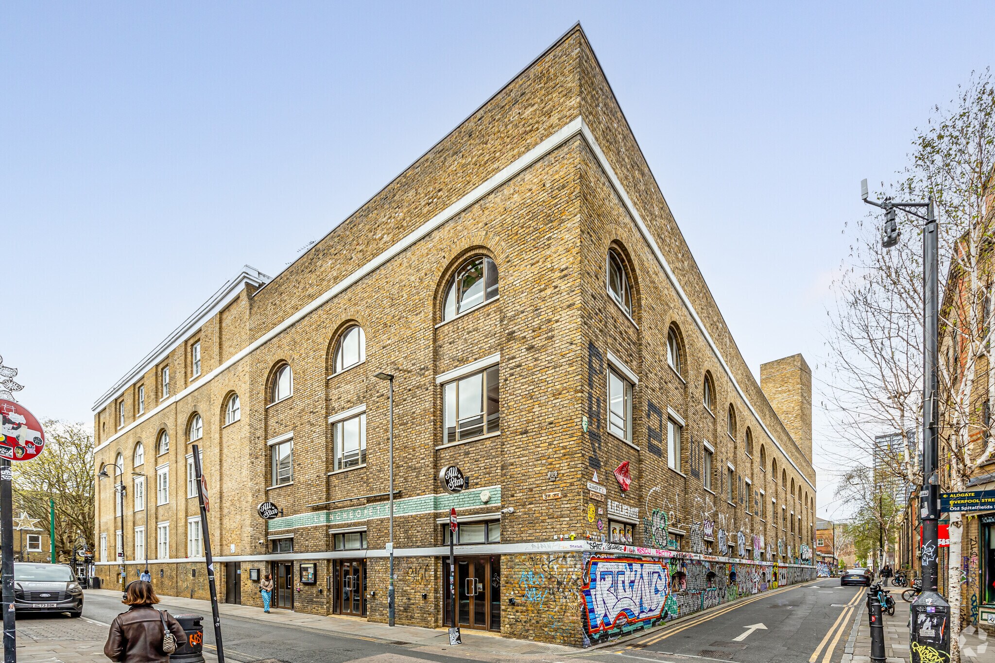 91 Brick Ln, London to rent Primary Photo- Image 1 of 10