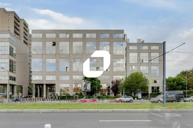 Office in Villejuif to rent - Building Photo - Image 2 of 28