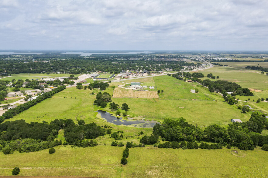 836 Debbie Ln, Pilot Point, TX for sale - Building Photo - Image 3 of 19