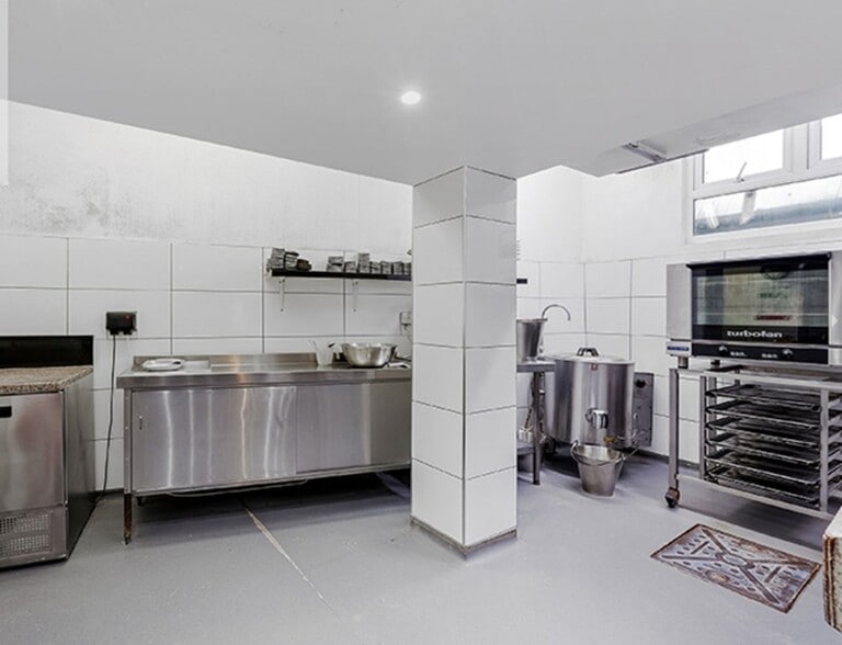 3 Selkirk Rd, London to rent - Interior Photo - Image 3 of 8