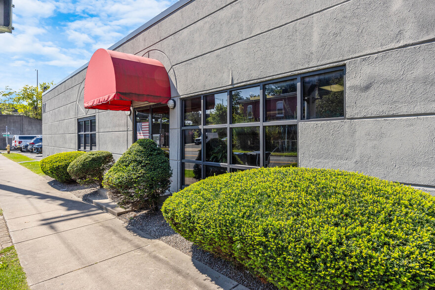 117 N Townsend St, Syracuse, NY for sale - Building Photo - Image 1 of 30