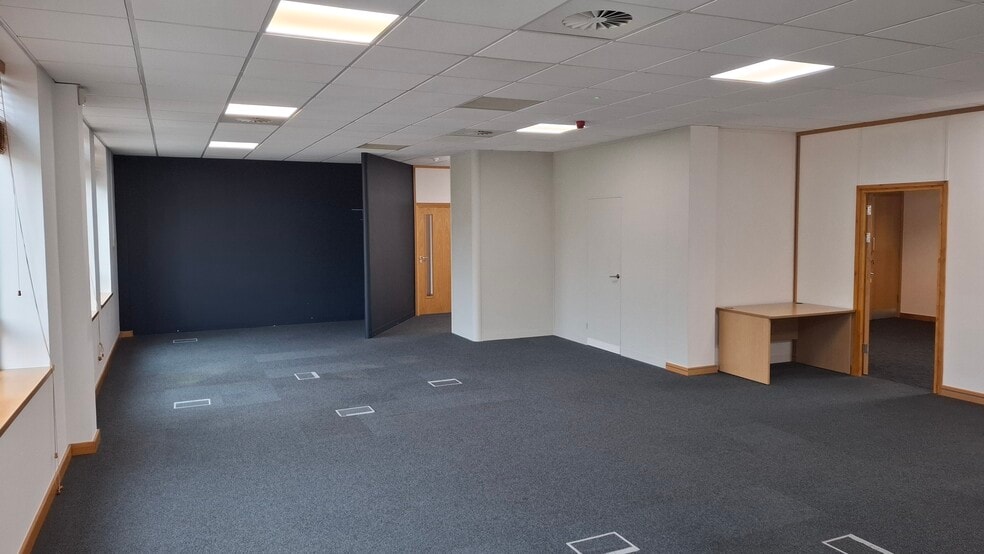 Mulberry Dr, Cardiff to rent - Building Photo - Image 2 of 8