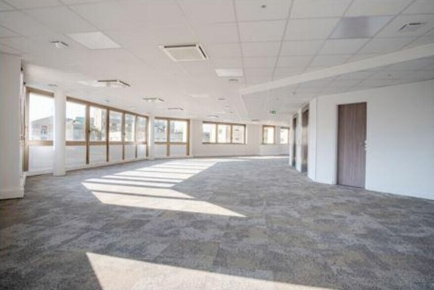 Office in Levallois-Perret to rent - Interior Photo - Image 3 of 7