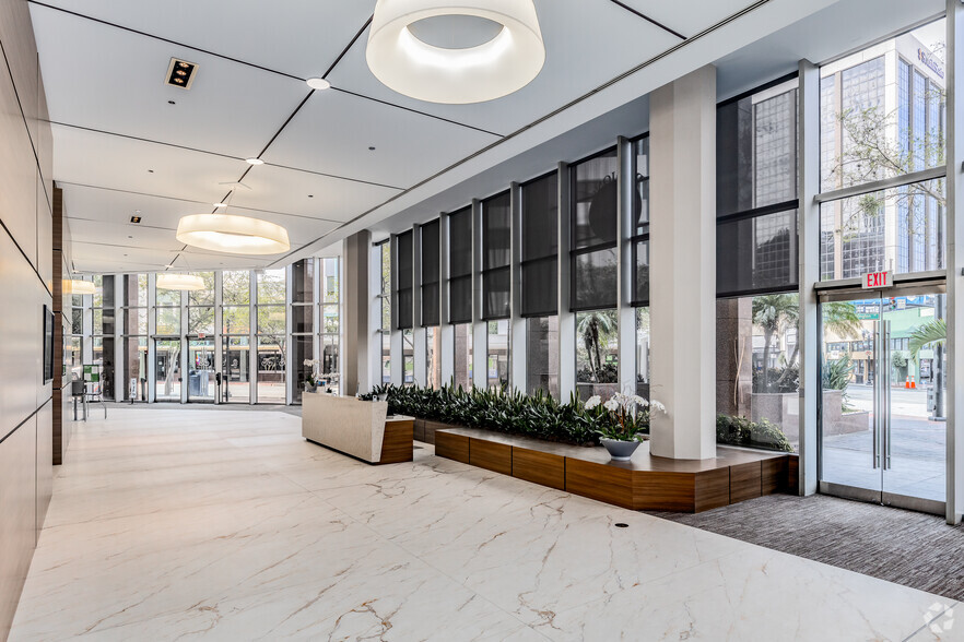 111 N Orange Ave, Orlando, FL for rent - Lobby - Image 3 of 11