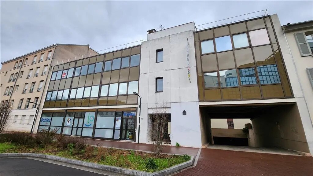 Office in Bourg-la-Reine to rent Building Photo- Image 1 of 7