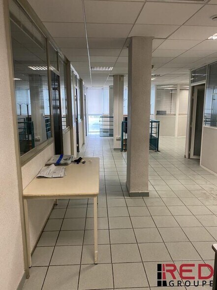 Retail in Aubagne to rent - Building Photo - Image 1 of 8