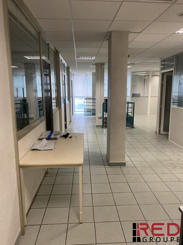 Retail in Aubagne to rent Building Photo- Image 1 of 9