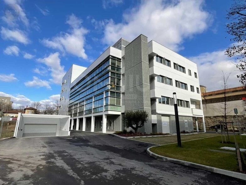 Office in Lyon to rent - Building Photo - Image 3 of 7