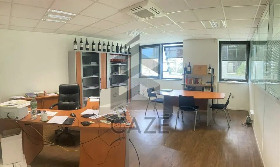 Location Bureaux 170 m² - Photo 1