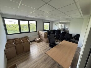 Light Industrial in Neuilly-Plaisance for sale Interior Photo- Image 2 of 2