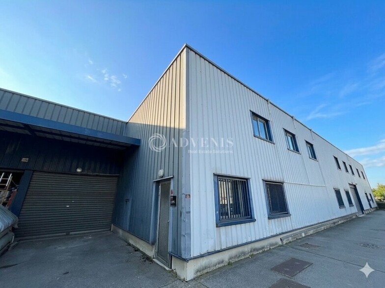 Light Industrial in Neuilly-Plaisance to rent - Building Photo - Image 1 of 5