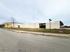 875 Lively Blvd, Elk Grove Village, IL for rent Building Photo- Image 1 of 5