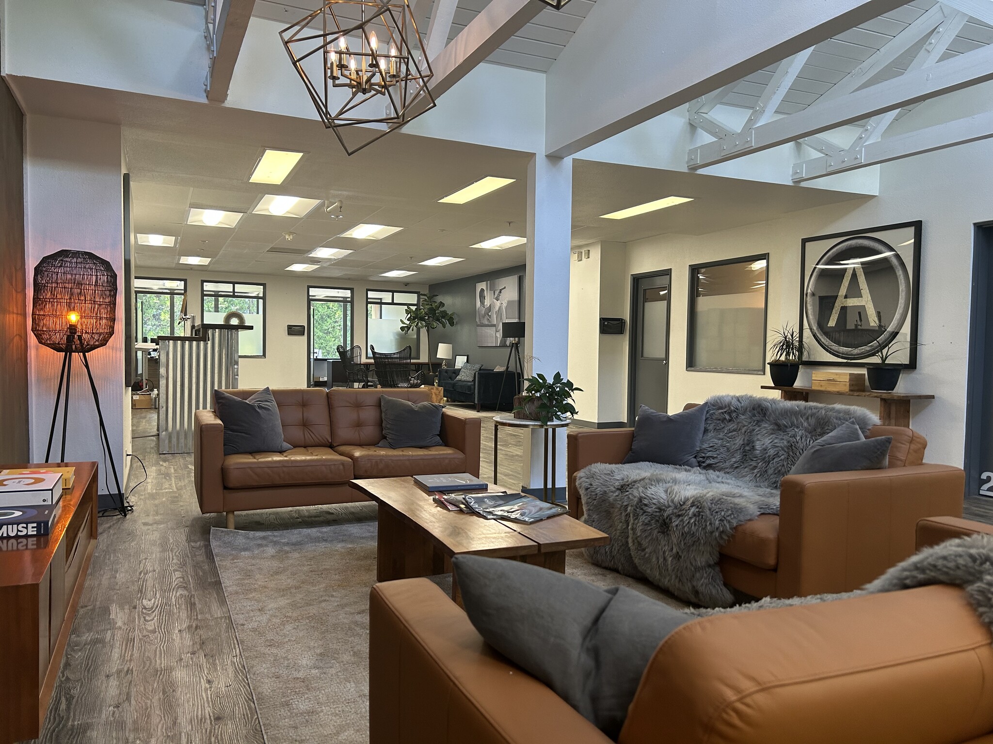 3901 SE Naef Rd, Portland, OR to rent Interior Photo- Image 1 of 6