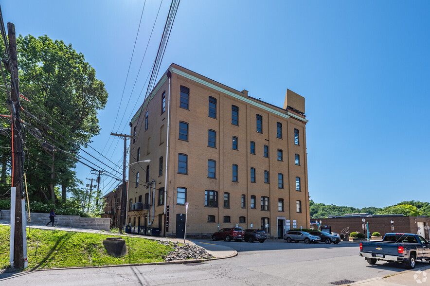 146-150 E Main St, Carnegie, PA for rent - Building Photo - Image 3 of 13