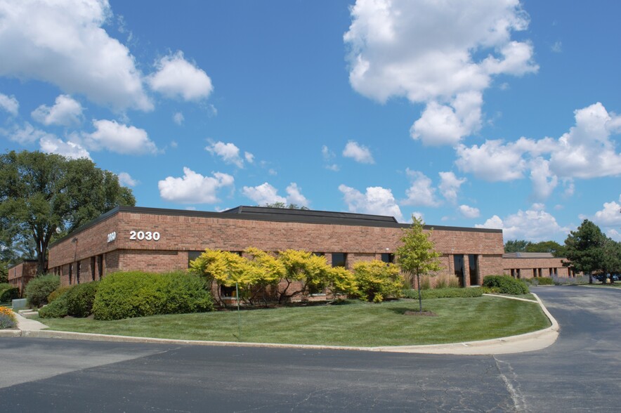 2010 E Algonquin Rd, Schaumburg, IL for rent - Building Photo - Image 1 of 5