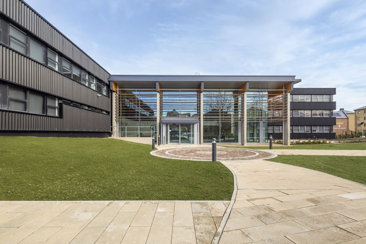 93 Lawrence Weaver Rd, Cambridge for sale Primary Photo- Image 1 of 1