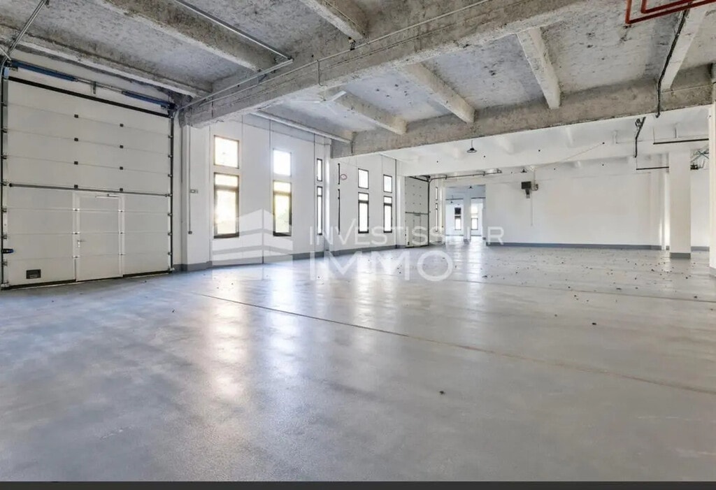 Location Local d'activités 678 m² - Photo 1
