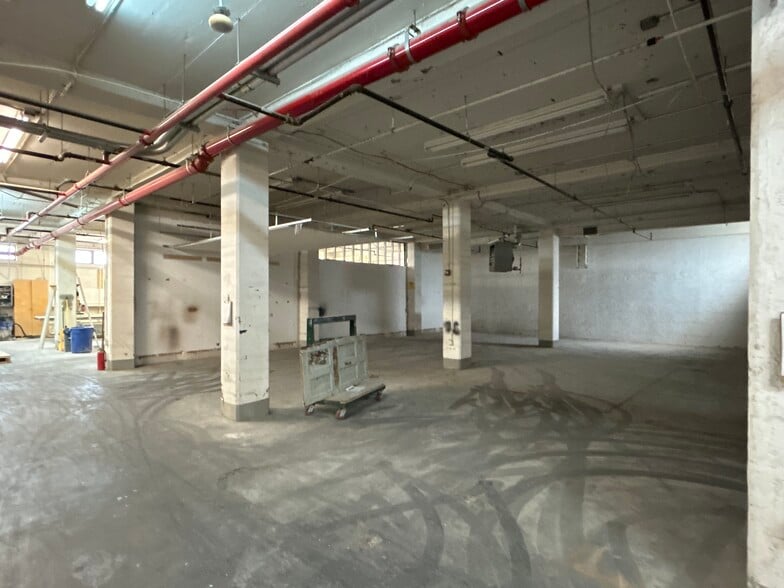1306 43rd Ave, Long Island City, NY to rent - Building Photo - Image 2 of 7