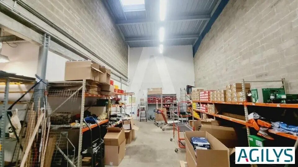 Light Industrial in Fresnes to rent - Interior Photo - Image 1 of 5